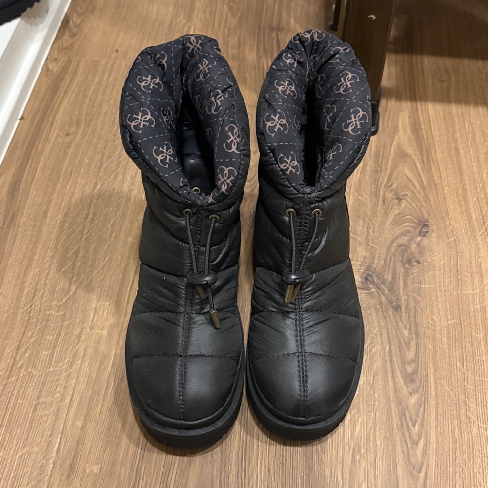 GUESS Leeda Padded Ankle Boot in Black